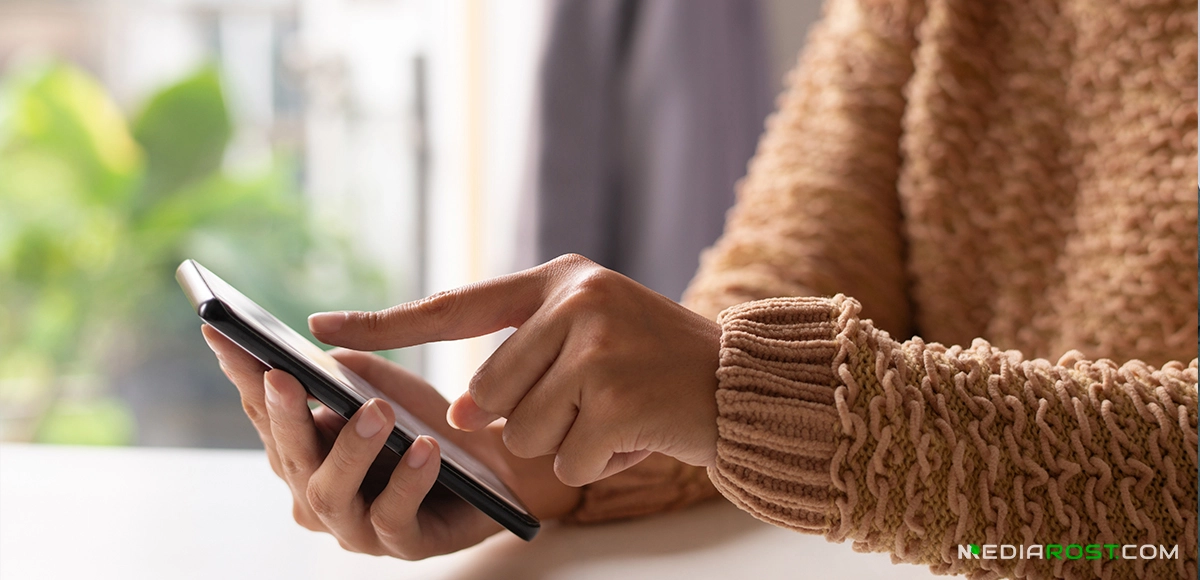 Девушка делает Активацию по входящему звонку в LoginBot