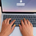 Мужчина заходит на LoginBot